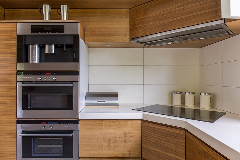 Kitchenette design that have corner shelves, lazy susans or corner cabinets