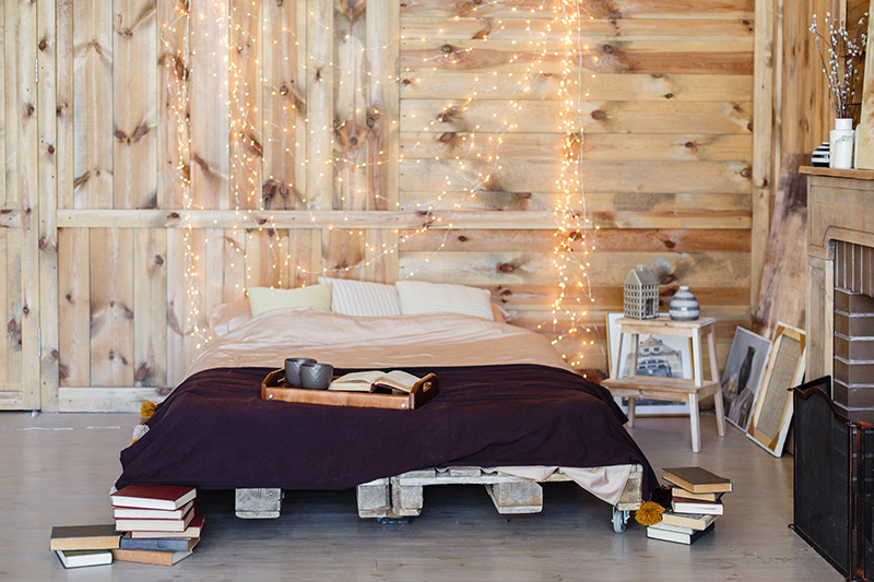 Newlywed bedroom decorating ideas with charming lights