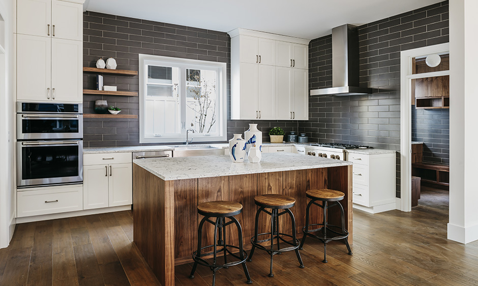 Grey and white modern kitchen is an excellent choice as it brings warmth and dynamism to a contemporary.