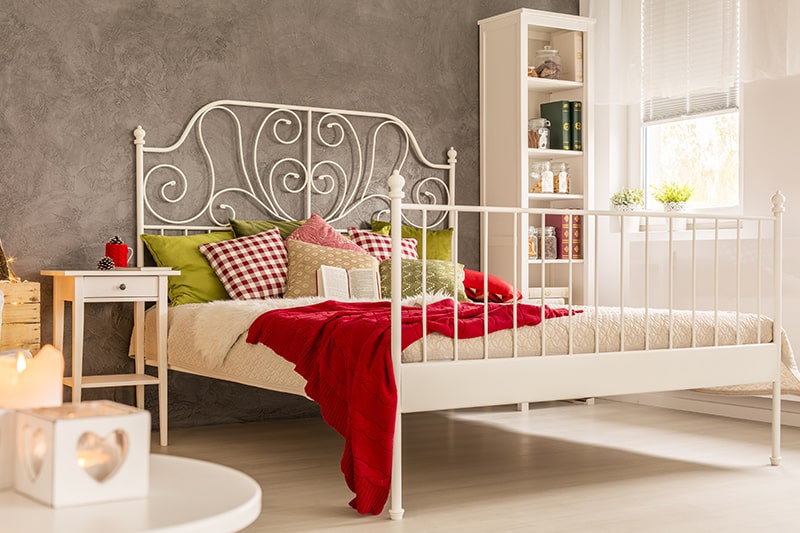 Metal design for modern bed decor to make contemporary and chic bedroom