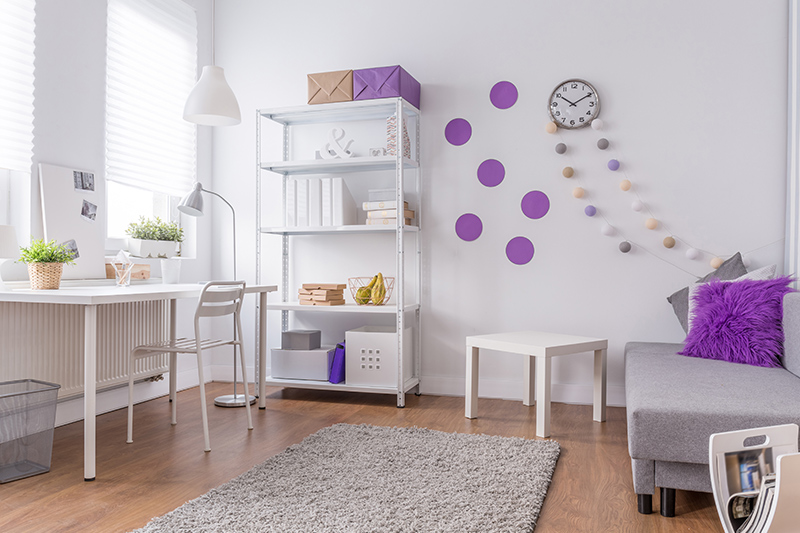 Purple room decor for your home where you don't always have to go all out with colour