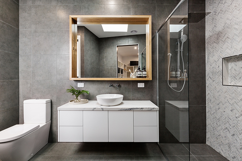 Small bathroom ideas with mirrors that reflect light and make your small bathroom beautiful and bright.