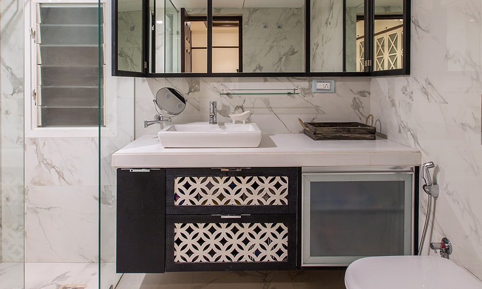 Use black borders on the mirrors or bathroom cabinets for your black and white bathroom design