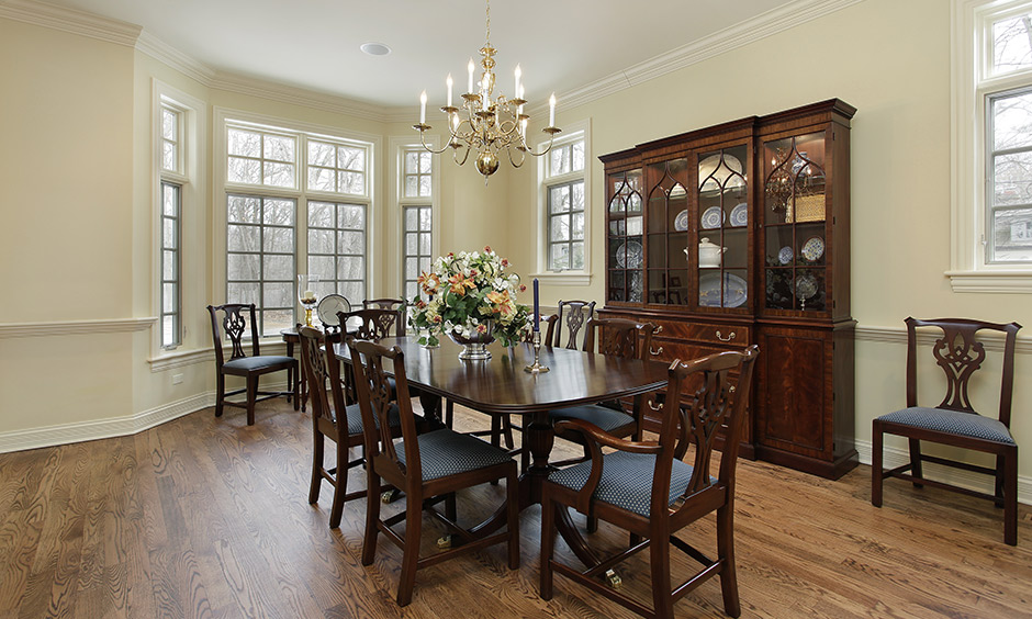 Rustic dining room lighting ideas by using chandelier lighting adds a touch of history with its candle-like bulbs.