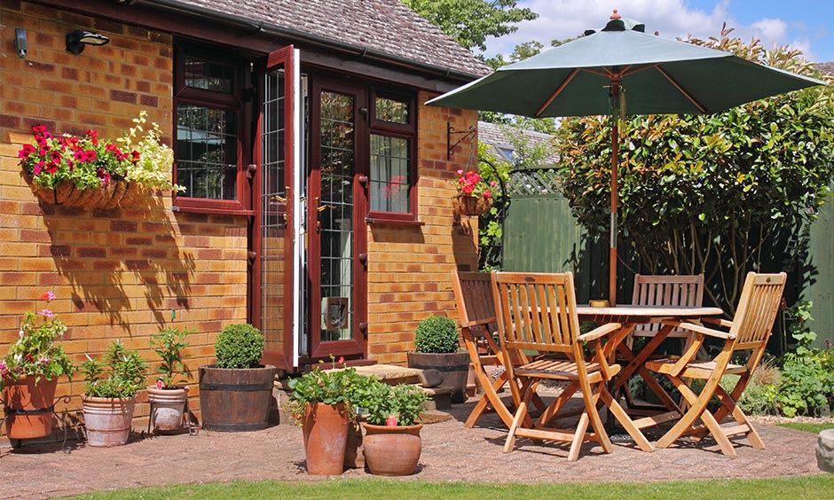 Home garden design images for a long summer day designed with floating pots across the brick wall