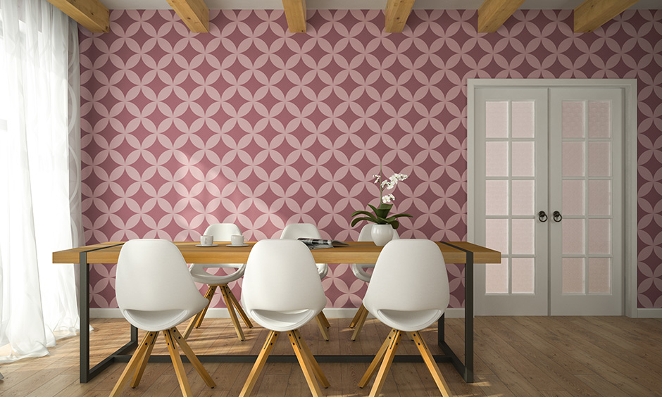 Modern dining room wall decor with pattern wallpaper brings in-depth and dynamism