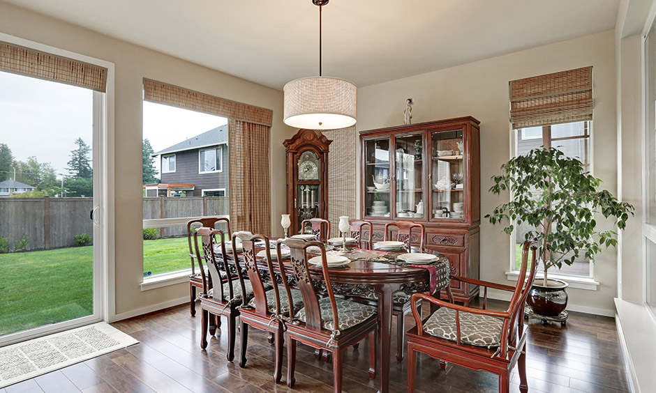 Drum lights for the dining room with a simple weave pattern will be a good choice.