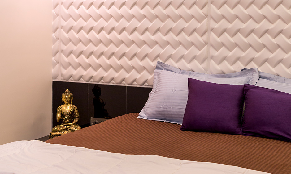 Lavender colour bedroom with metallic statue and the contemporary lighting