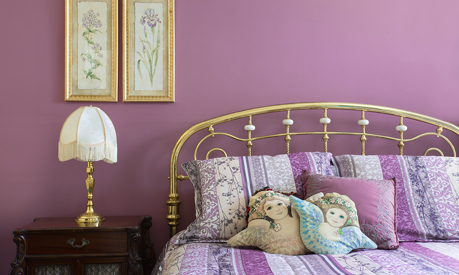 Lavender wall color bedroom with a unified look