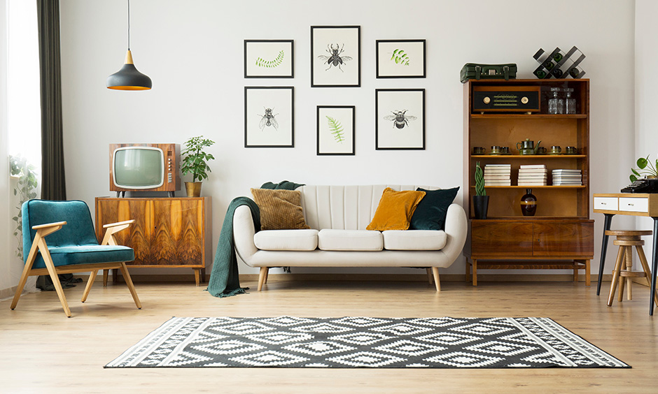 Vintage living room accessories never fail to appeal, adding vintage elements like quirky, good old tv is a brilliant idea!