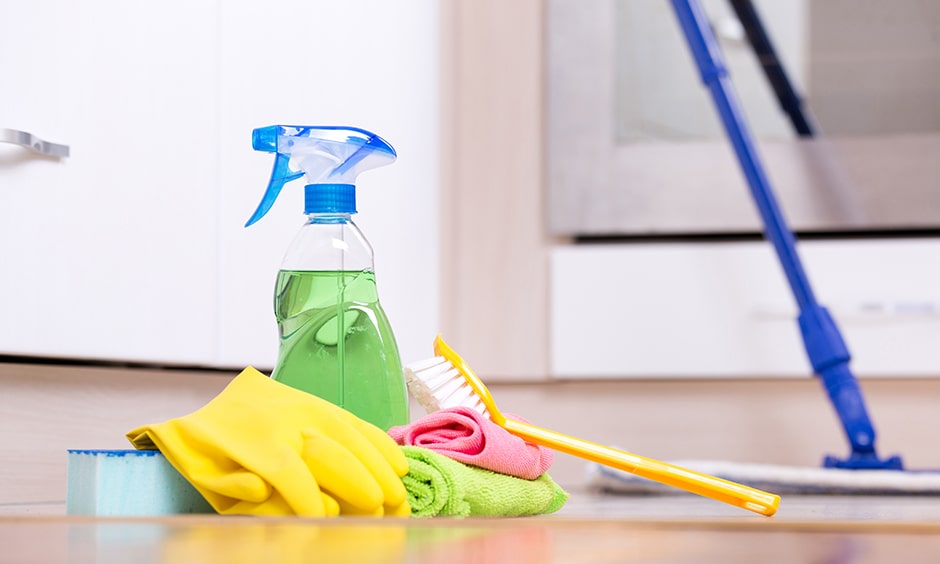 How to clean kitchen cabinets with the best cleaning products