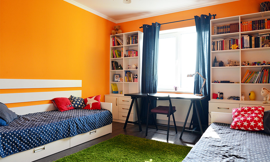 Bright color combinations with orange which adds a sense of liveliness