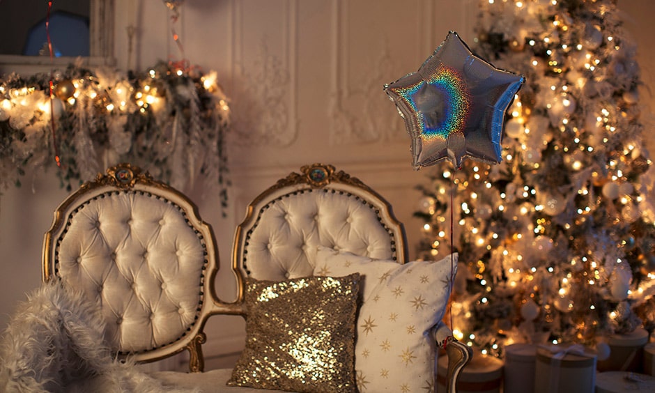 DIY new year party decoration ideas for your home with fairy lights and candles