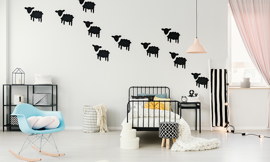 Bedroom wall art stickers in sheep shaped on the white wall look great in this kids bedroom.