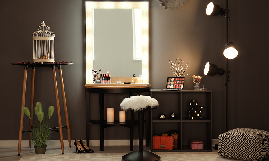 Dressing table decor ideas arrange your lipsticks and nail paint on the ledge of your dressing table acts as a piece of art
