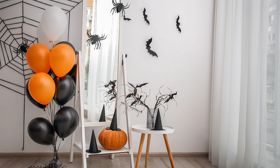 Halloween decoration ideas for corners with creepy crawling spiders, bats and balloons 