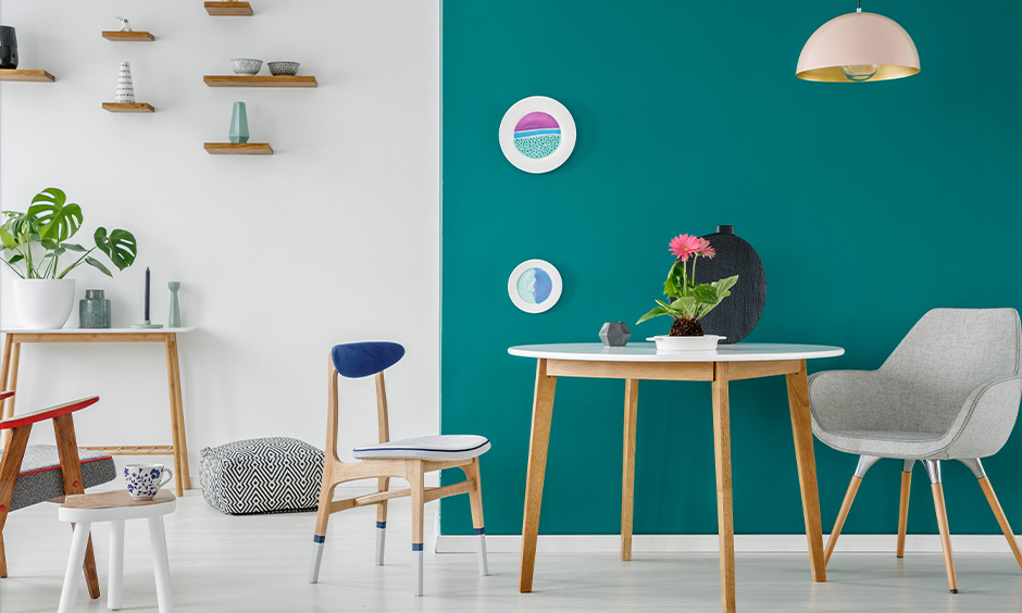 Teal paint colours for the living room perfectly reflect off relax and rejuvenate in style in this minimalistic living room.