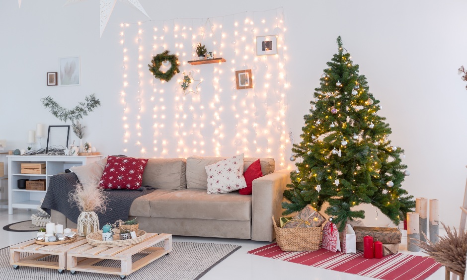 Easy diy christmas wall decor with fairy light