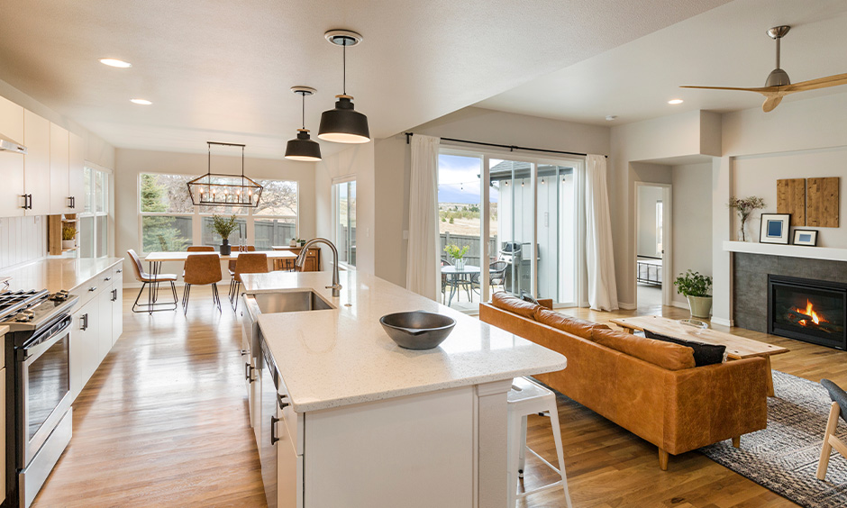 Indian island open kitchen design with the living room looks spacious and elegant.