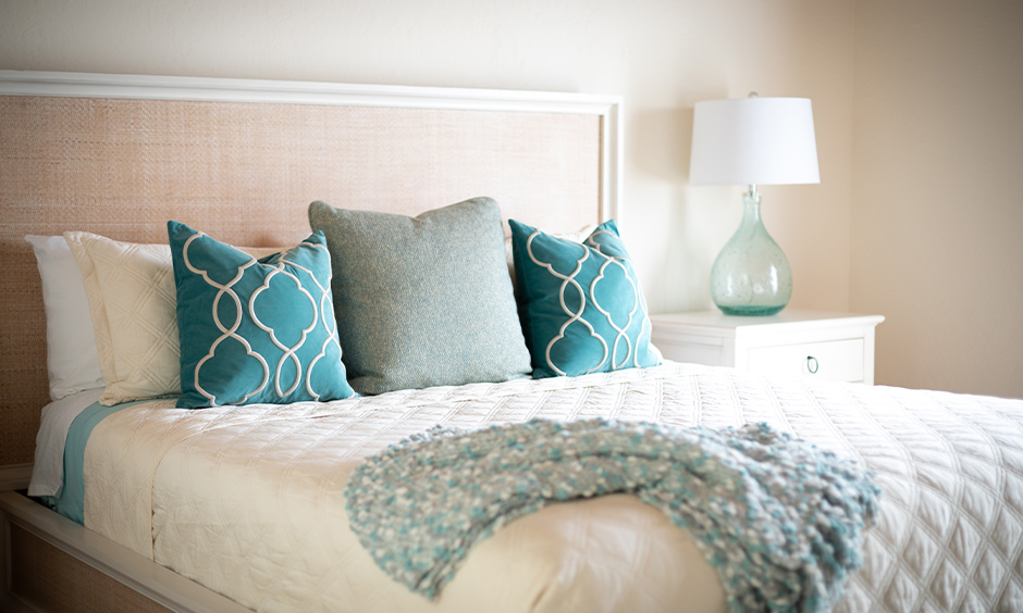 White bedroom with blue aqua coloured pillows looks refreshing, aqua color best paint.