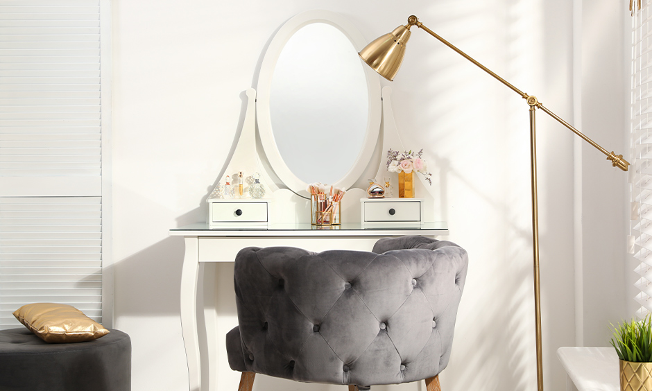 White dressing table light idea with a portable and adjustable lamp