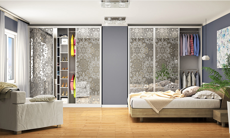 Bedroom decorated wardrobe doors with patterned glass look gorgeous.