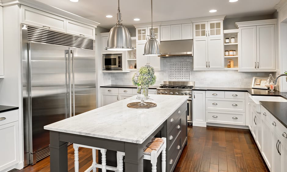 Pendant ceiling lights for kitchen island blends well with the space