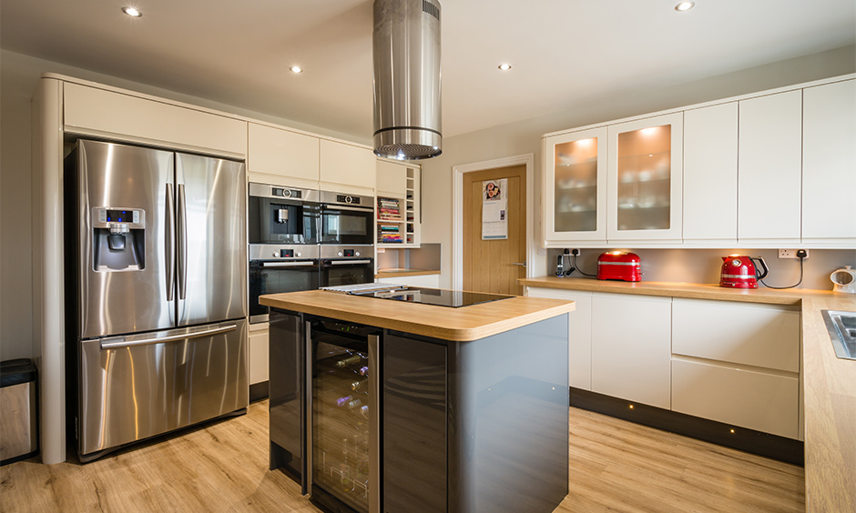 Beige high gloss flat panel kitchen cabinets designed in the island kitchen look vintage.