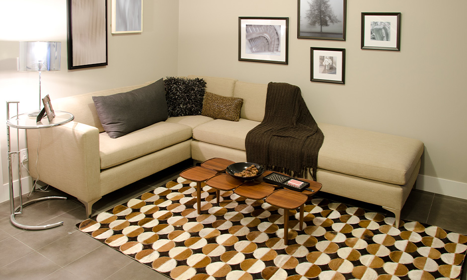 A c-shaped glass corner table for living room made from stainless steel