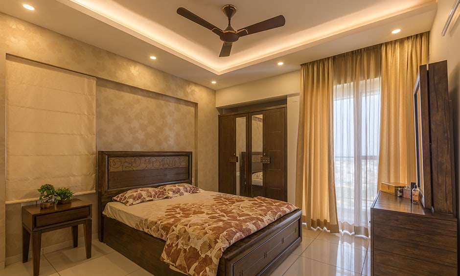 Wooden-themed middle-class indian bedroom design ideas