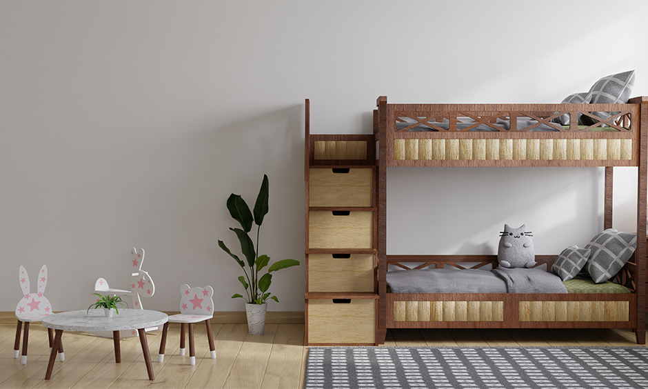 Fancy bunk beds for girls with a forest theme which is built using plenty of natural elements