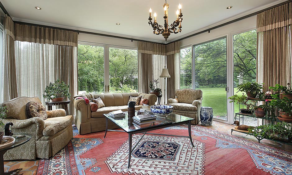 Traditional living room ideas with beautifully designed carpets on the floor