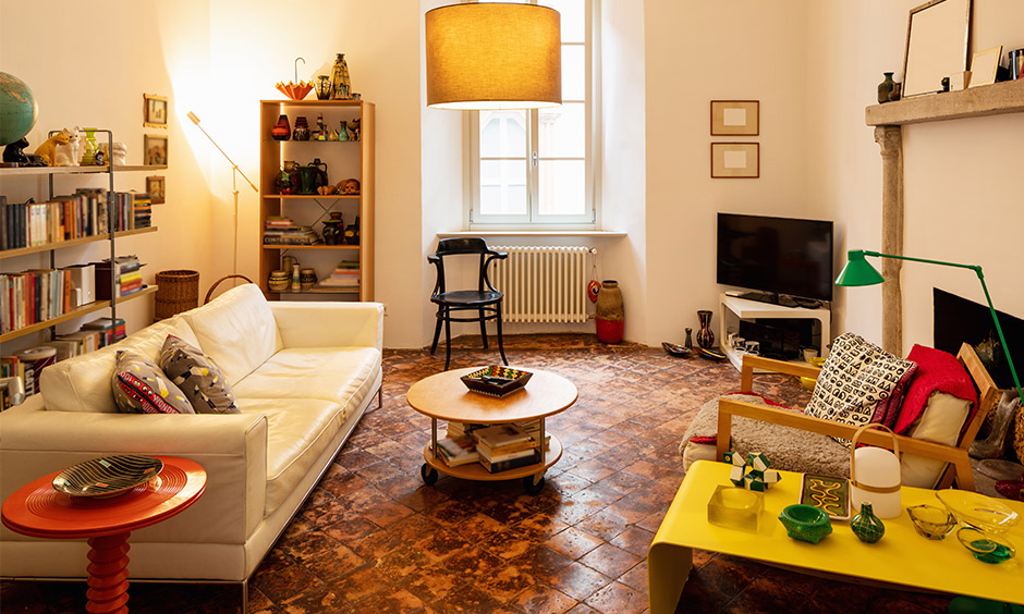 Terracotta floor tiles in the living room lend an authentic old Spanish style home vibe