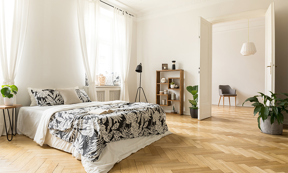 Floor lamps in bedroom to light up the entire room