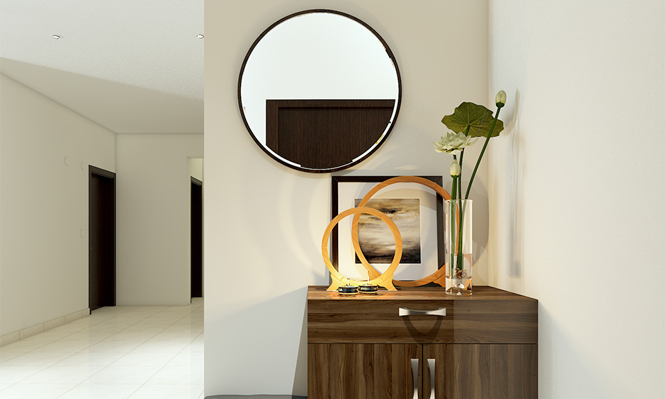 Decorative wall mirror with a large round decorative mirror for simple look